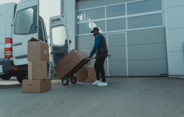 Louez un monte-meubles avec un technicien qualifié pour un déménagement facilité et en toute sécurité.